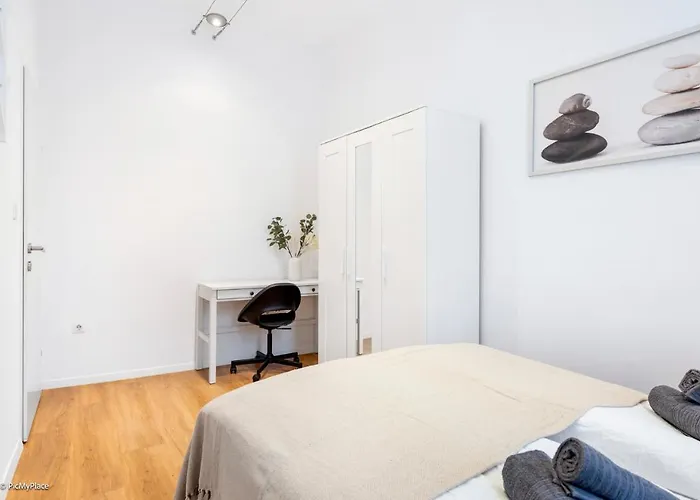 Nice Central City Room Hostel