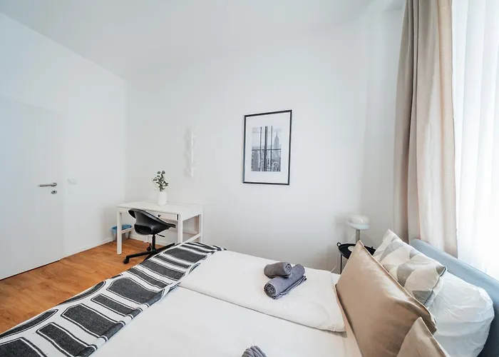 Nice Central City Room *