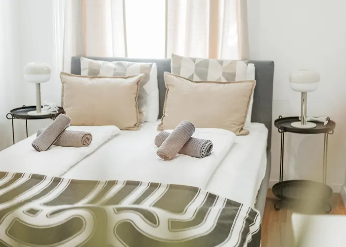 Nice Central City Room *