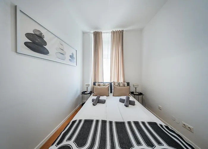 Nice Central City Room