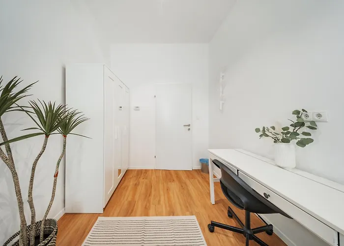 Nice Central City Room *