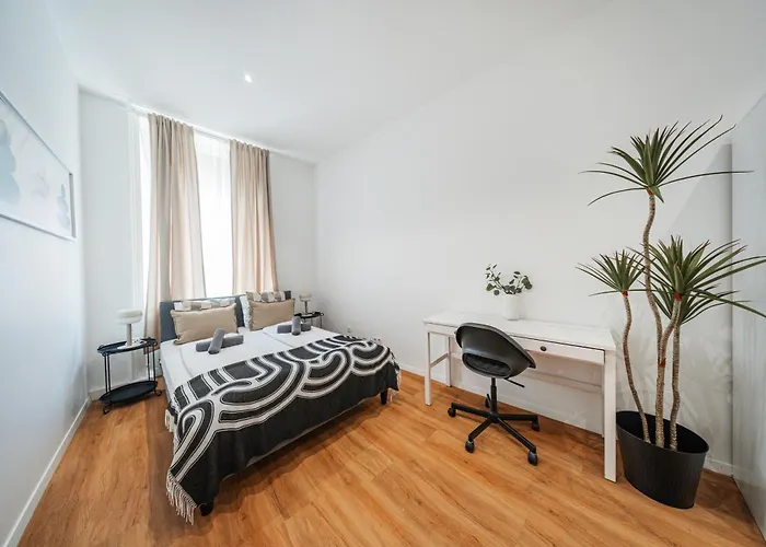 Nice Central City Room Hostel