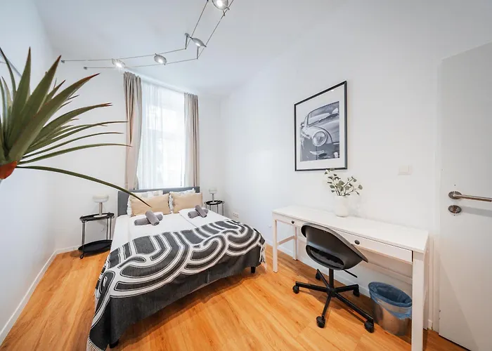 Nice Central City Room *