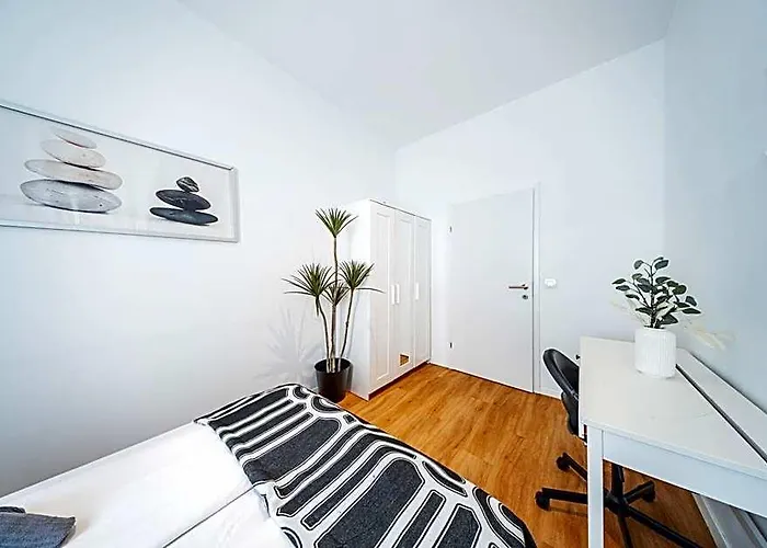 Nice Central City Room *