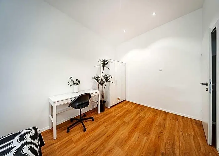 Nice Central City Room Hostel